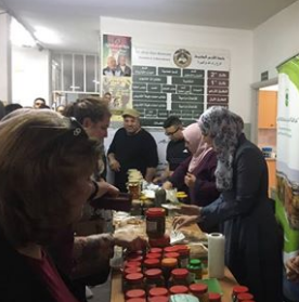 جمعية المرأة العاملة الفلسطينية للتنمية حاضرة في معرض للمنتوجات النسوية